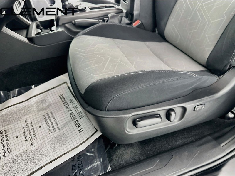 Toyota Tacoma 2WD Vehicle Full-screen Gallery Image 27