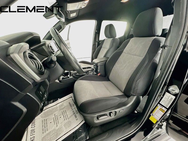 Toyota Tacoma 2WD Vehicle Full-screen Gallery Image 28
