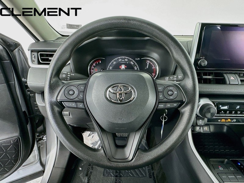 Toyota RAV4 Vehicle Image 14