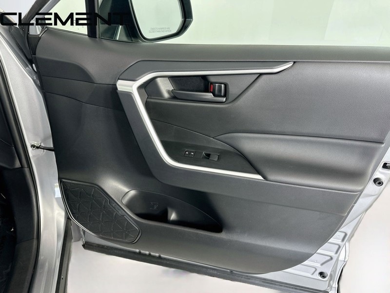 Toyota RAV4 Vehicle Image 34