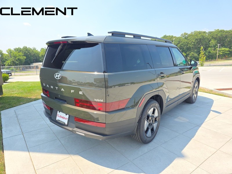 Hyundai Santa Fe Hybrid Vehicle Full-screen Gallery Image 7