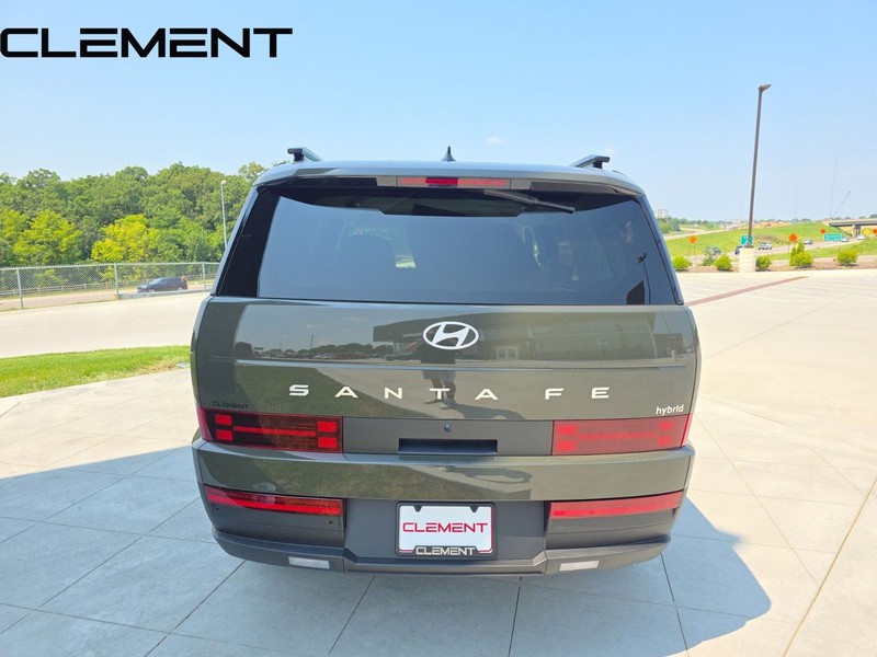 Hyundai Santa Fe Hybrid Vehicle Full-screen Gallery Image 8
