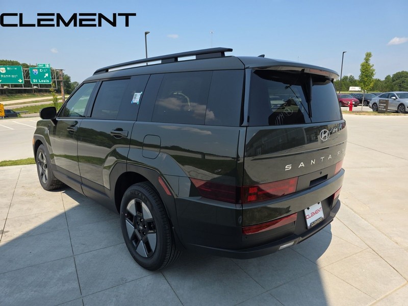 Hyundai Santa Fe Hybrid Vehicle Full-screen Gallery Image 10
