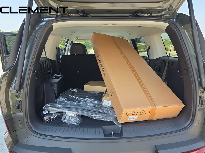 Hyundai Santa Fe Hybrid Vehicle Full-screen Gallery Image 11