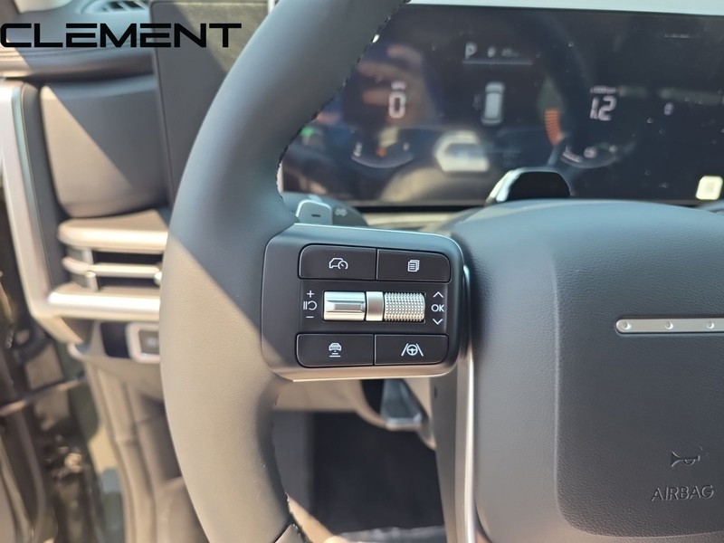 Hyundai Santa Fe Hybrid Vehicle Full-screen Gallery Image 14