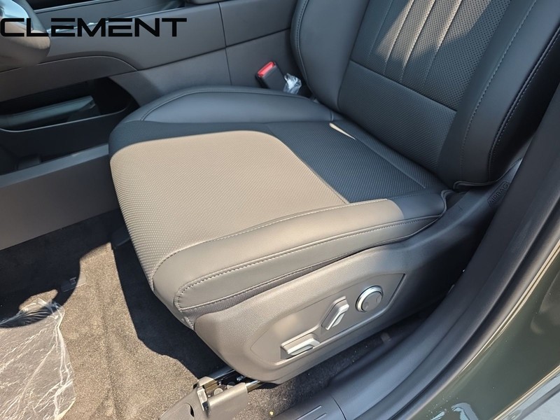Hyundai Santa Fe Hybrid Vehicle Full-screen Gallery Image 27