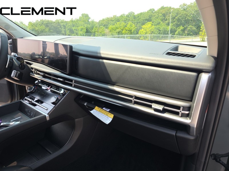 Hyundai Santa Fe Hybrid Vehicle Full-screen Gallery Image 34