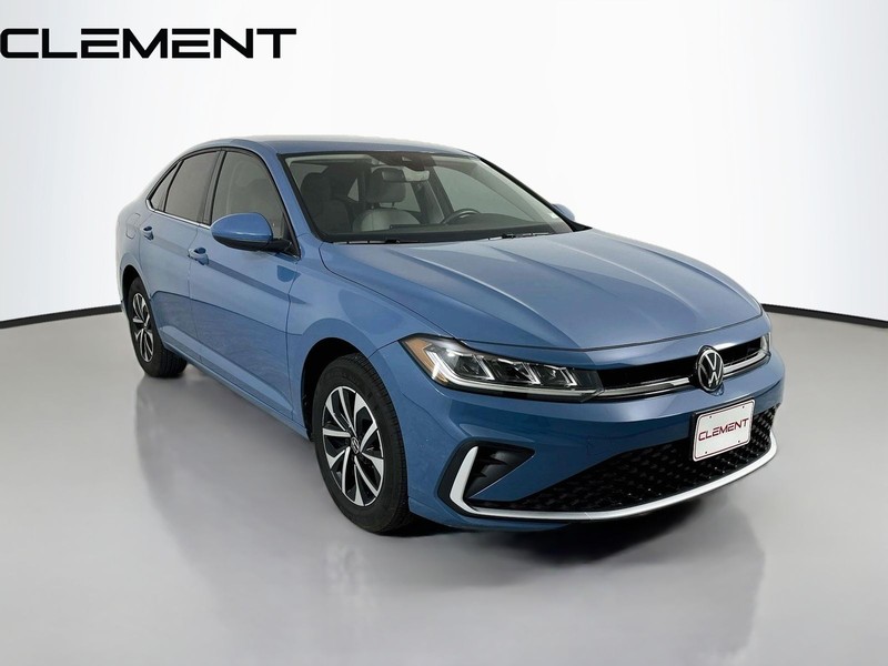 Volkswagen Jetta Vehicle Full-screen Gallery Image 5