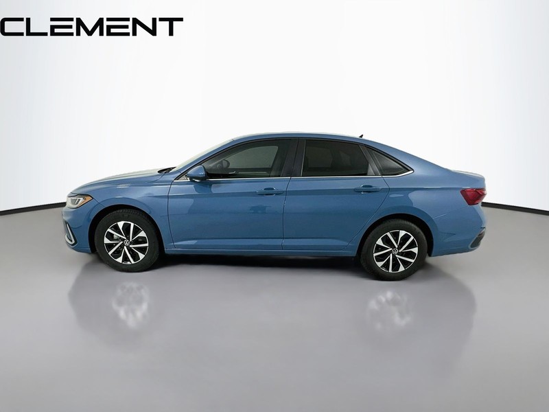 Volkswagen Jetta Vehicle Full-screen Gallery Image 6