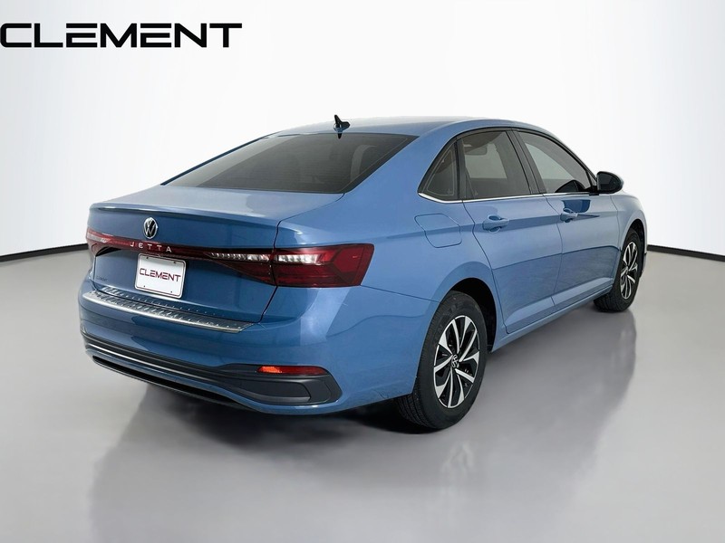 Volkswagen Jetta Vehicle Full-screen Gallery Image 7