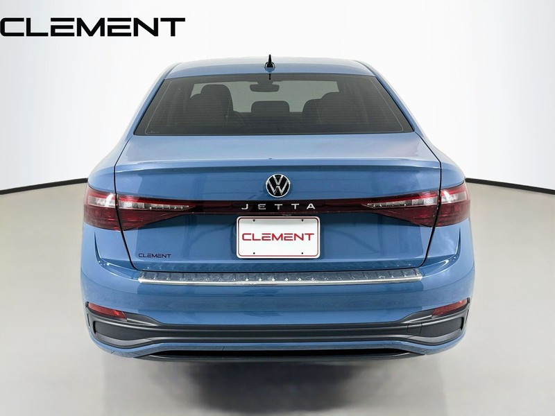 Volkswagen Jetta Vehicle Full-screen Gallery Image 8
