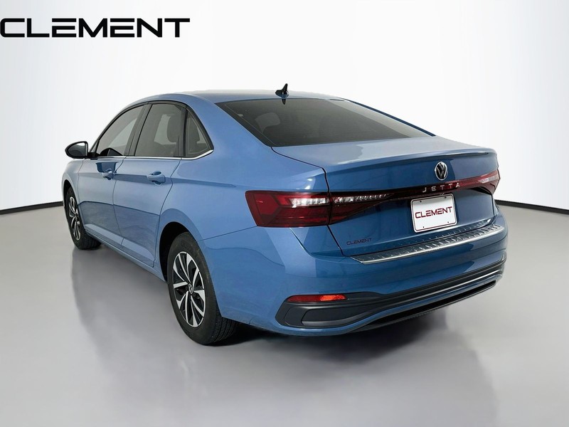 Volkswagen Jetta Vehicle Full-screen Gallery Image 10