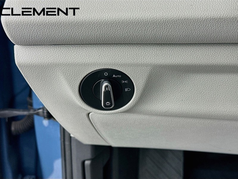 Volkswagen Jetta Vehicle Full-screen Gallery Image 13