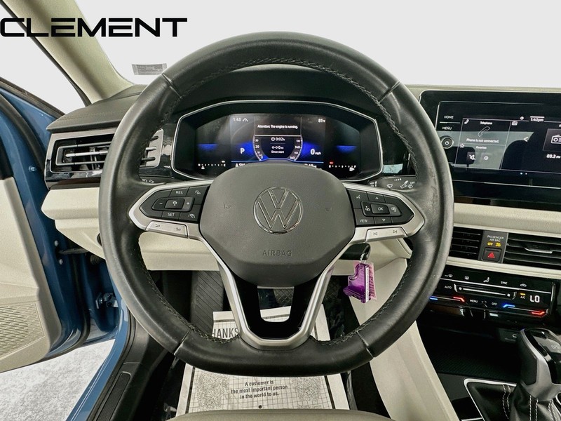Volkswagen Jetta Vehicle Full-screen Gallery Image 14