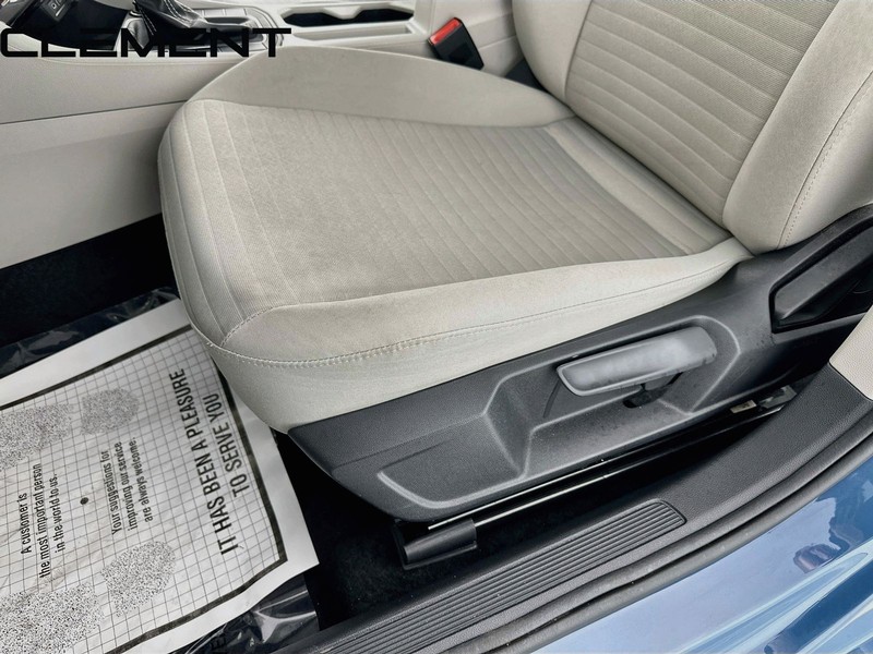 Volkswagen Jetta Vehicle Full-screen Gallery Image 27