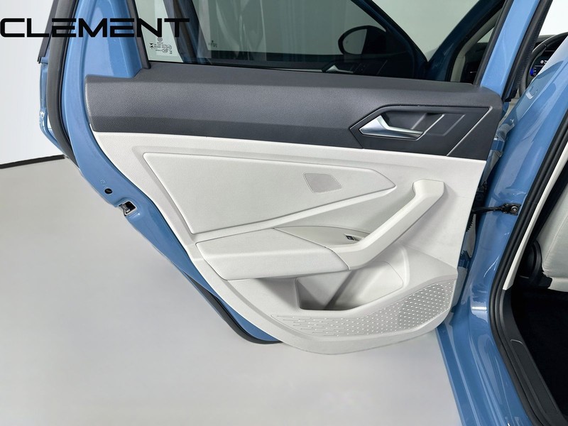 Volkswagen Jetta Vehicle Full-screen Gallery Image 29