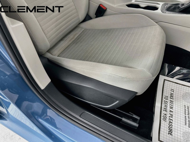Volkswagen Jetta Vehicle Full-screen Gallery Image 32