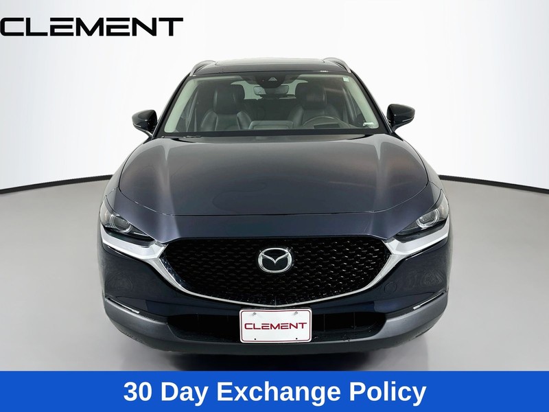 Mazda CX-30 Vehicle Full-screen Gallery Image 3