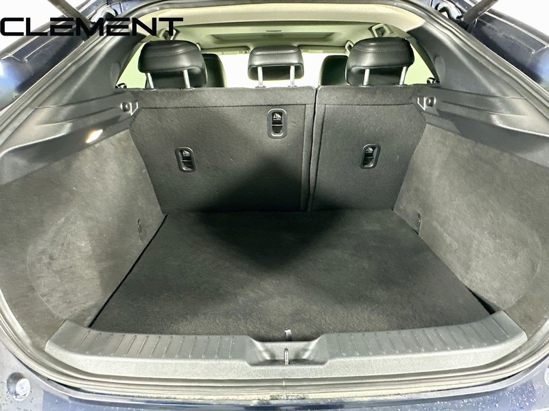 Mazda CX-30 Vehicle Full-screen Gallery Image 11