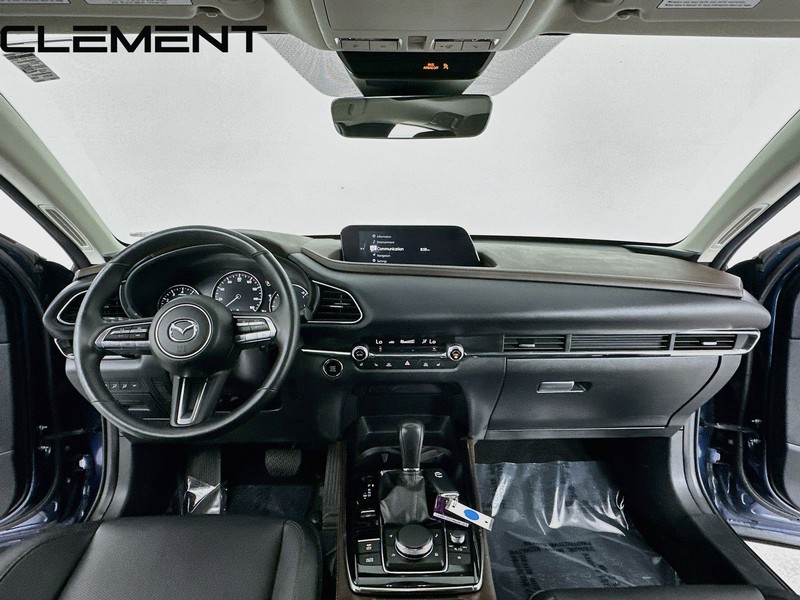 Mazda CX-30 Vehicle Full-screen Gallery Image 12