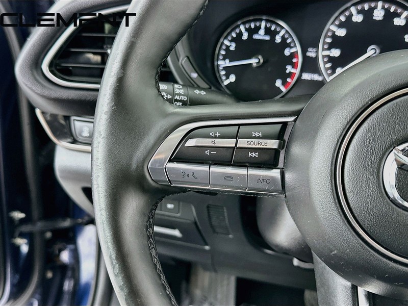 Mazda CX-30 Vehicle Full-screen Gallery Image 15