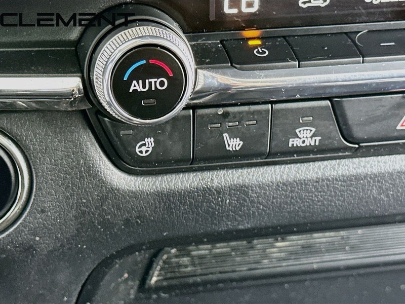 Mazda CX-30 Vehicle Full-screen Gallery Image 23