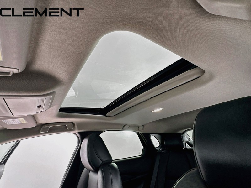 Mazda CX-30 Vehicle Full-screen Gallery Image 25