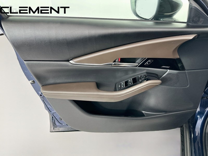 Mazda CX-30 Vehicle Full-screen Gallery Image 29