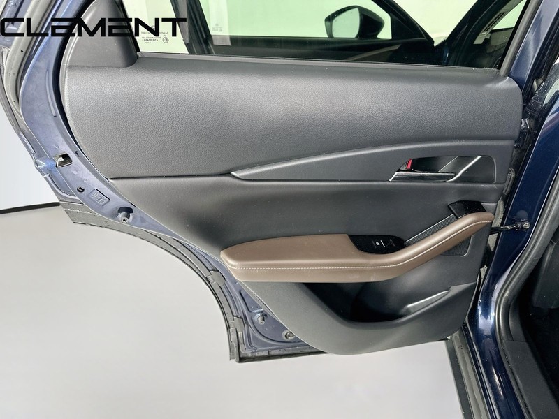 Mazda CX-30 Vehicle Full-screen Gallery Image 33