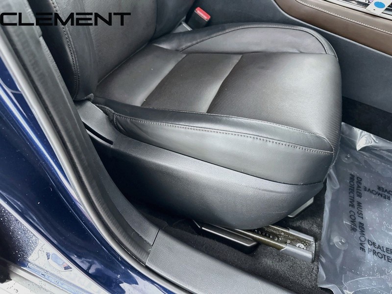 Mazda CX-30 Vehicle Full-screen Gallery Image 35