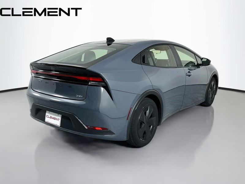 Toyota Prius Vehicle Full-screen Gallery Image 7