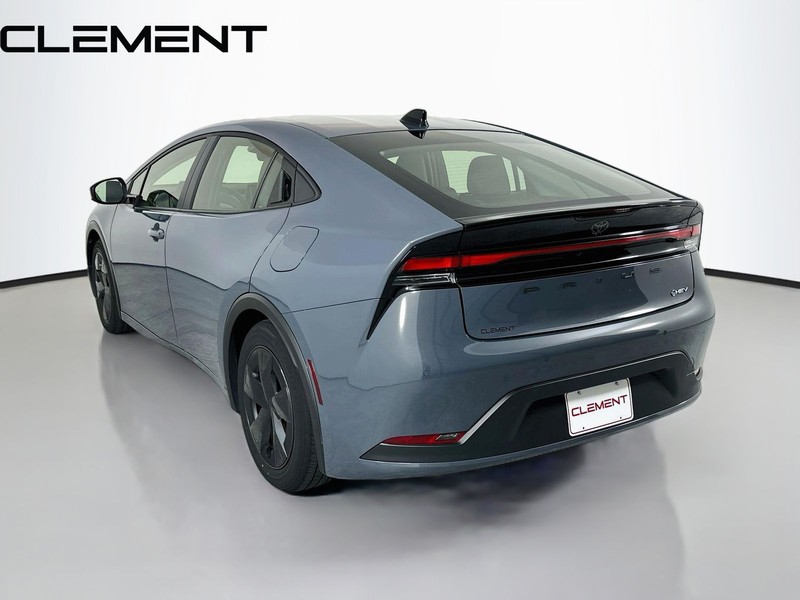 Toyota Prius Vehicle Full-screen Gallery Image 10