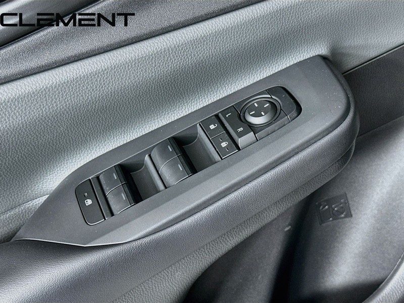 Toyota Prius Vehicle Full-screen Gallery Image 24