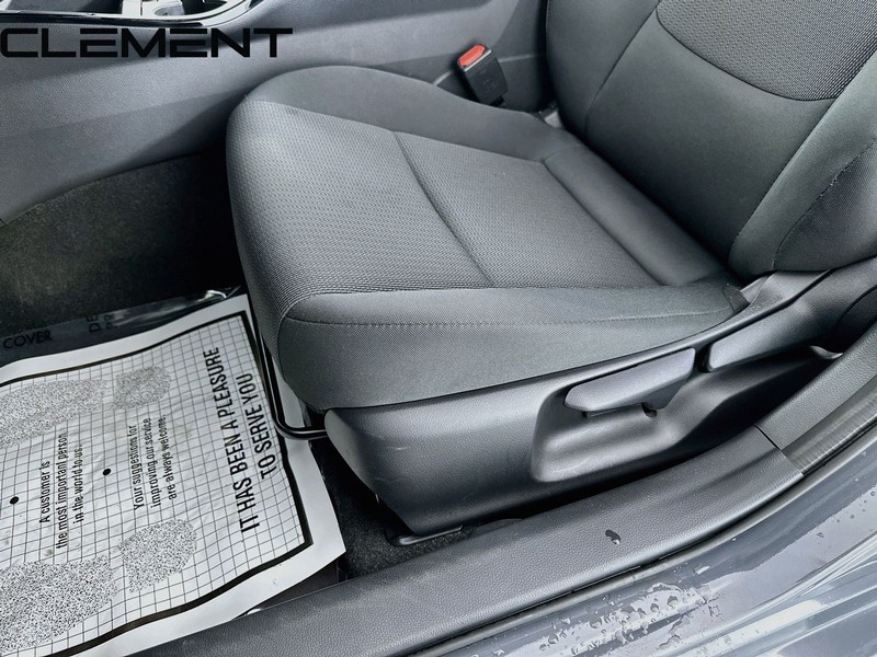 Toyota Prius Vehicle Full-screen Gallery Image 27