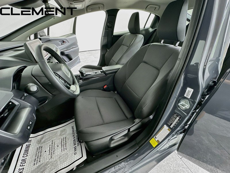 Toyota Prius Vehicle Full-screen Gallery Image 28