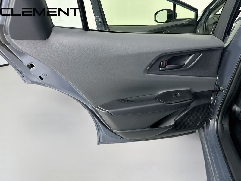 Toyota Prius Vehicle Full-screen Gallery Image 29