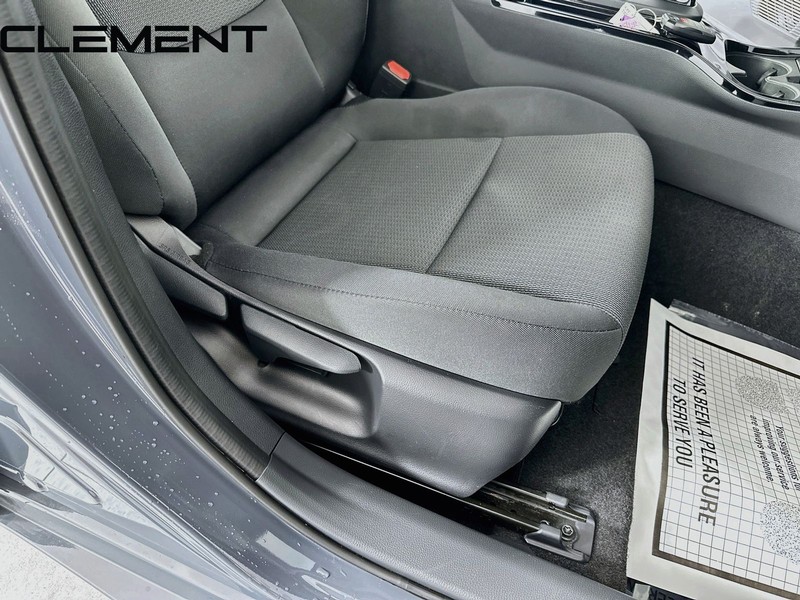 Toyota Prius Vehicle Full-screen Gallery Image 32