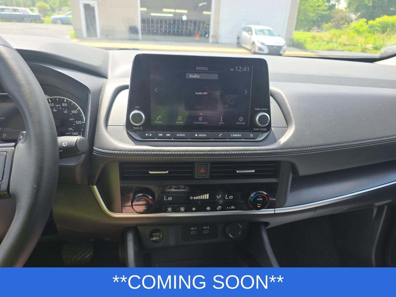 Nissan Rogue Vehicle Full-screen Gallery Image 6