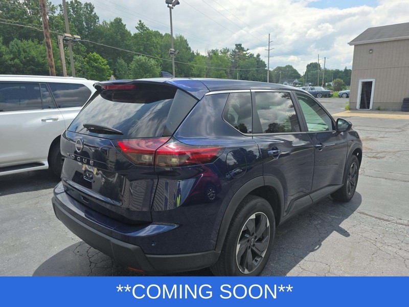 Nissan Rogue Vehicle Full-screen Gallery Image 7