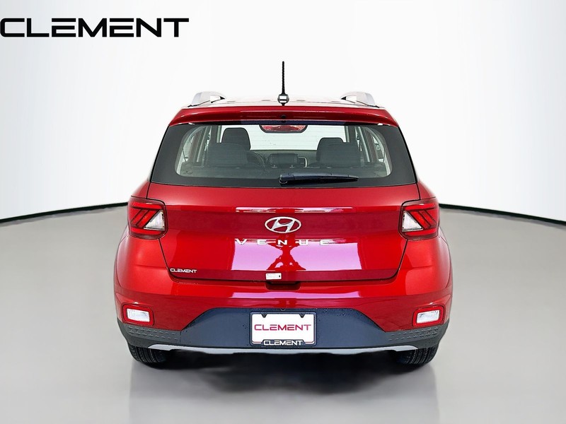 Hyundai Venue Vehicle Full-screen Gallery Image 8