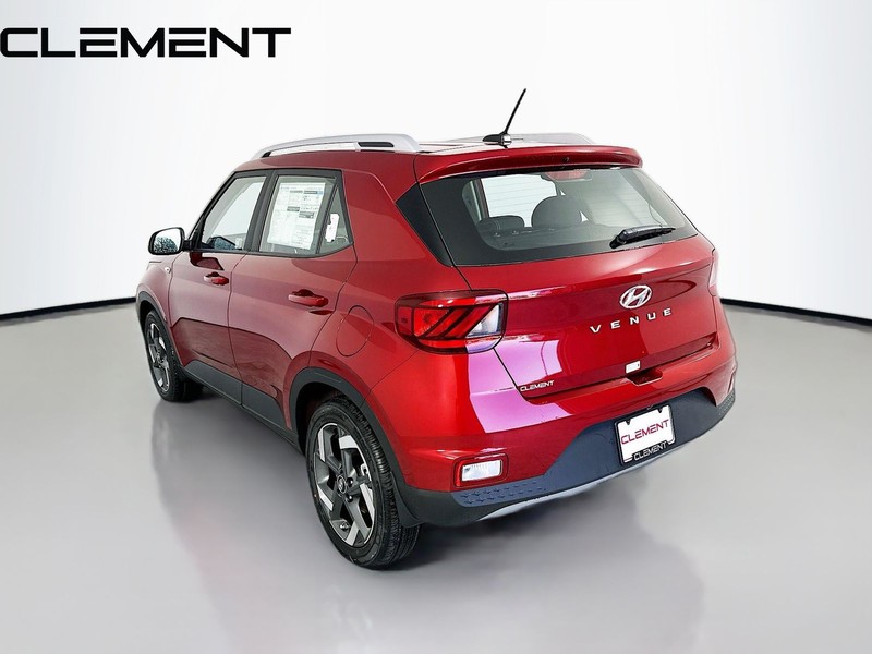 Hyundai Venue Vehicle Full-screen Gallery Image 10