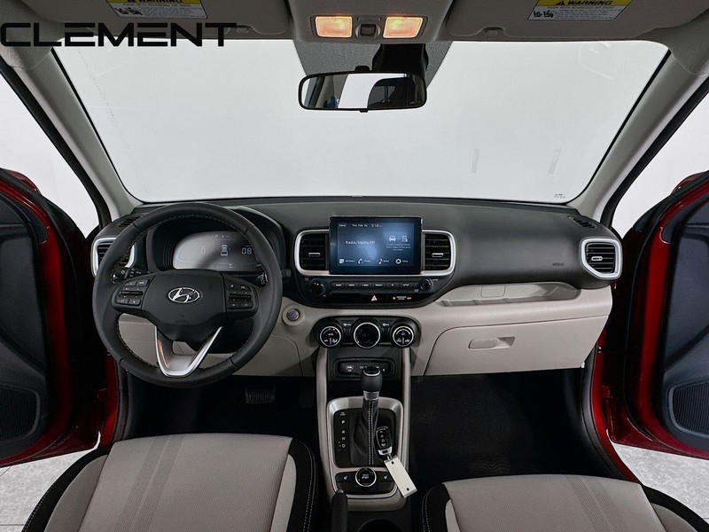 Hyundai Venue Vehicle Full-screen Gallery Image 12