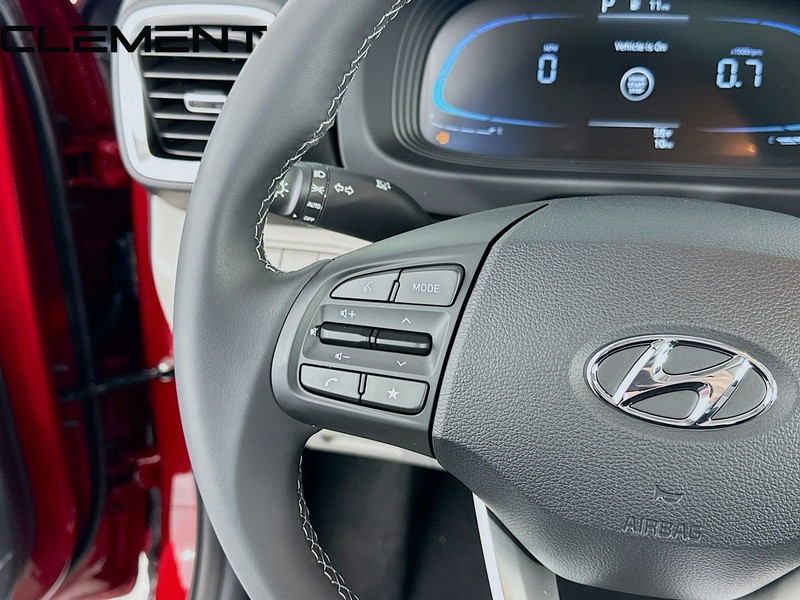 Hyundai Venue Vehicle Full-screen Gallery Image 15