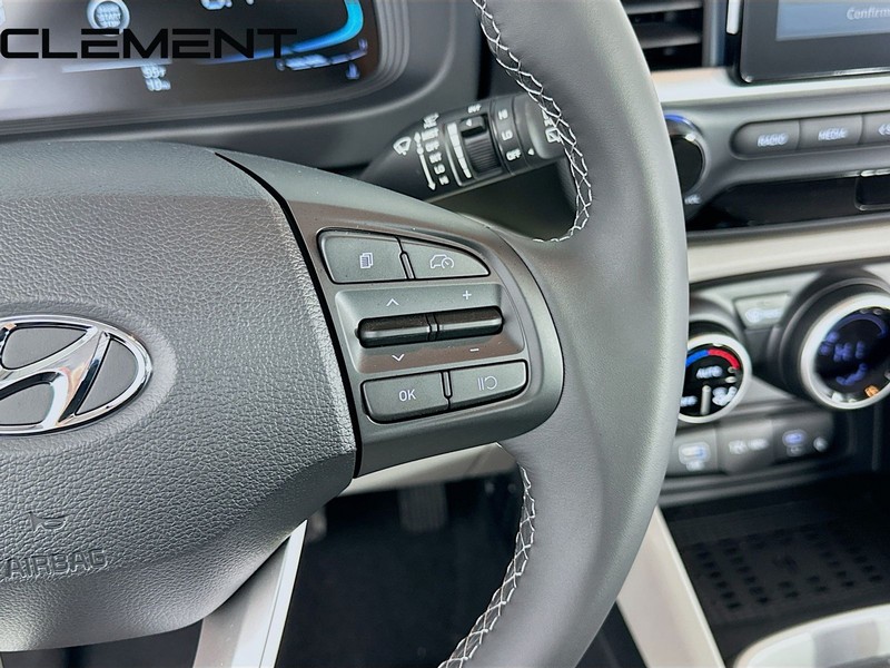 Hyundai Venue Vehicle Full-screen Gallery Image 17