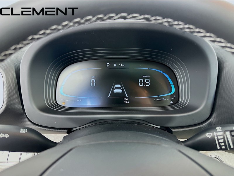 Hyundai Venue Vehicle Full-screen Gallery Image 18
