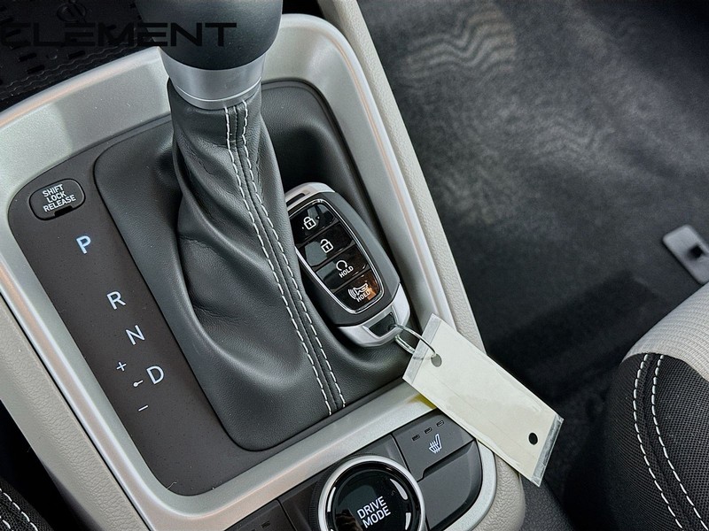 Hyundai Venue Vehicle Full-screen Gallery Image 24