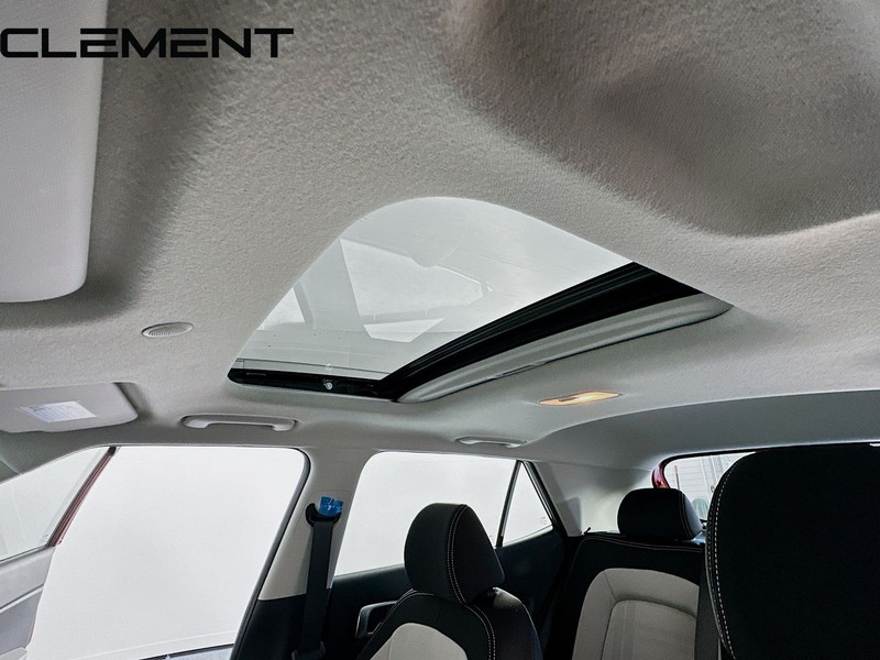 Hyundai Venue Vehicle Full-screen Gallery Image 25