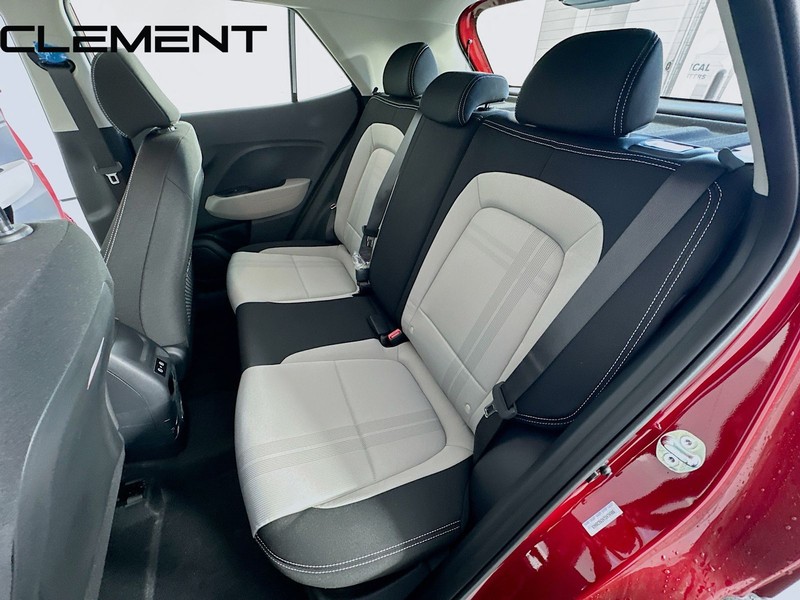 Hyundai Venue Vehicle Full-screen Gallery Image 33