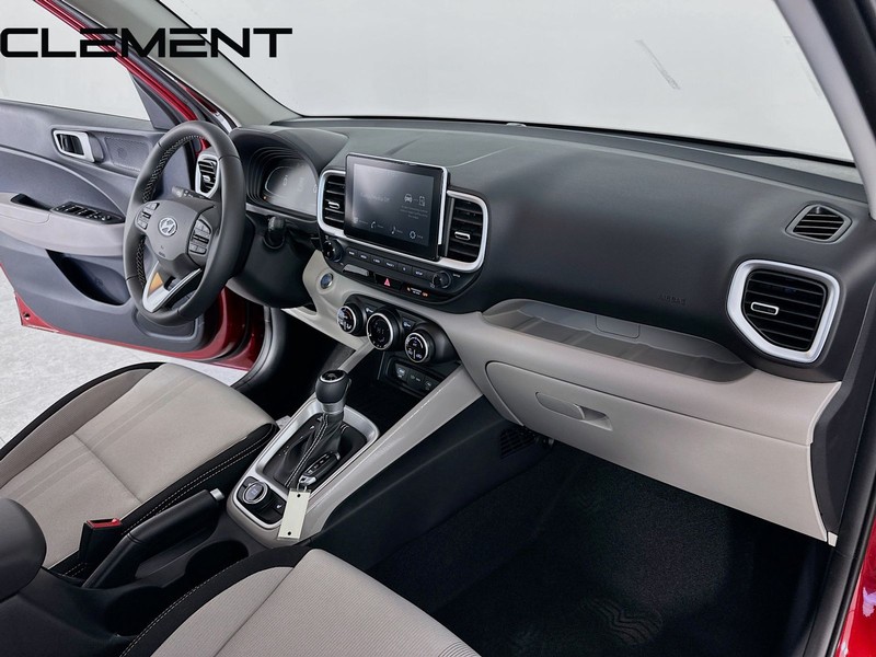 Hyundai Venue Vehicle Full-screen Gallery Image 35