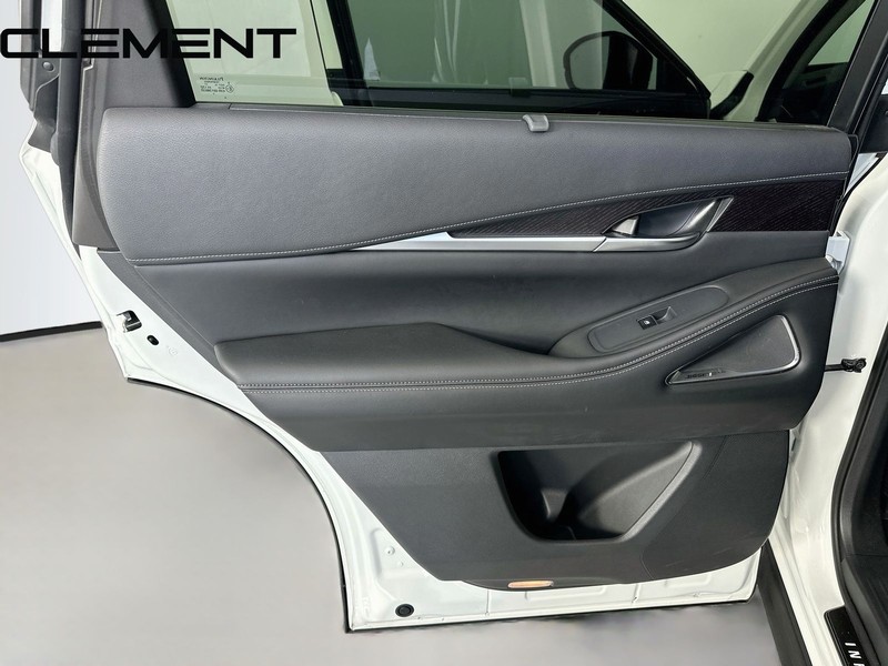 INFINITI QX60 Vehicle Image 33